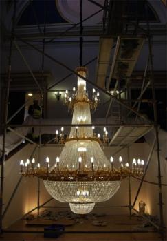 Chandelier BAU300x400 - Gold Leaf Effect